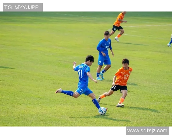 足球明星身高低排名揭秘从矮到高的球员们的精彩瞬间与成就展示